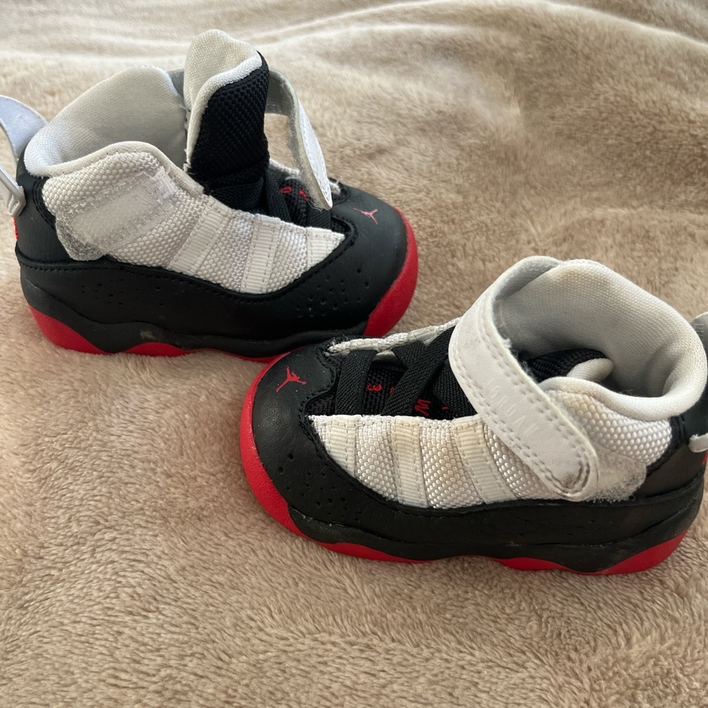 Black and Red High-Top Sneakers for Active Play